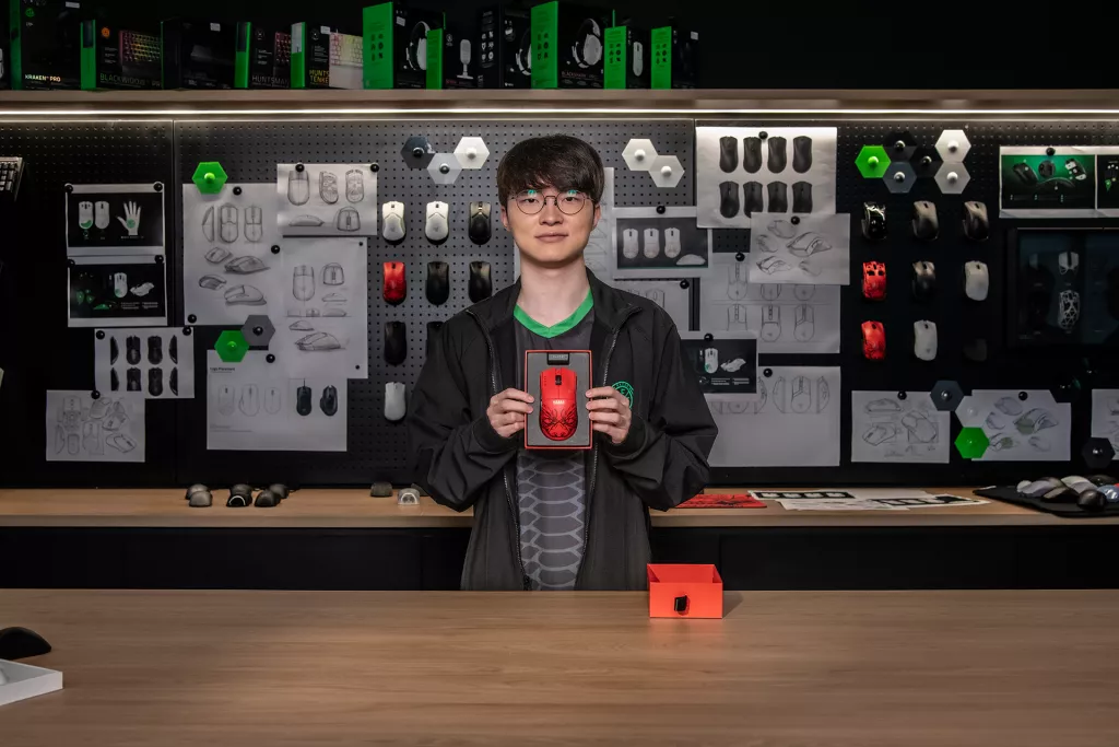 Faker holding the Razer Viper V3 Pro Faker Edition