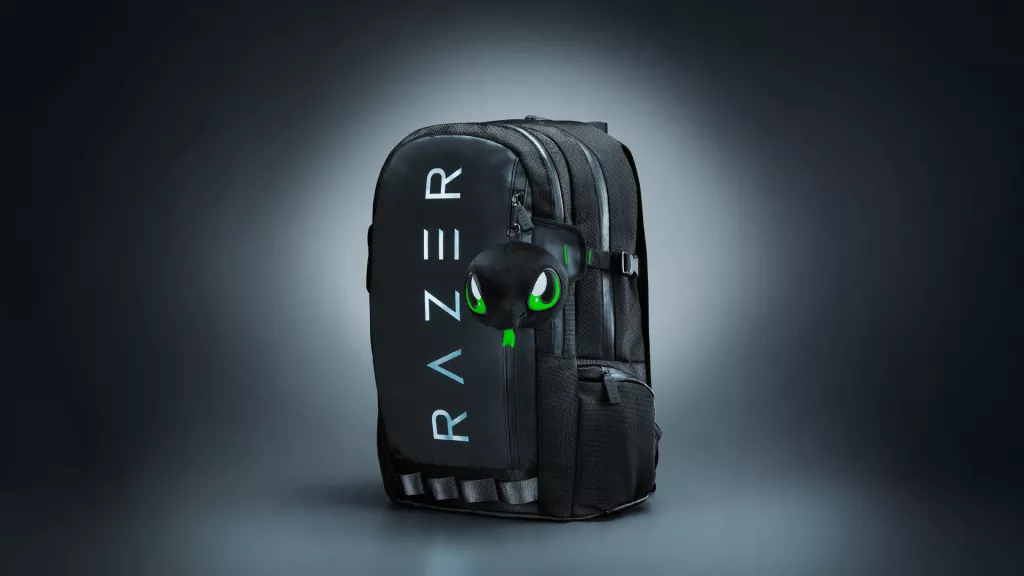 Razer Sneki Snek Reusable Bag clipped to a Razer Rogue 16 for everyday carry.