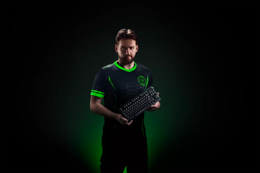 Nikola “NiKo” Kovač in a Team Razer jersey holding the Razer Huntsman V3 Pro 8KHz,