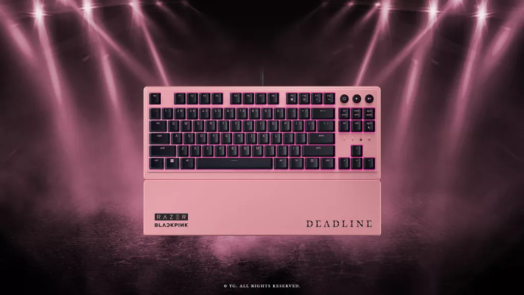 Razer Ornata V3 Tenkeyless – BLACKPINK Edition gaming keyboard in pink, shown under stage lighting inspired by the BLACKPINK World Tour .