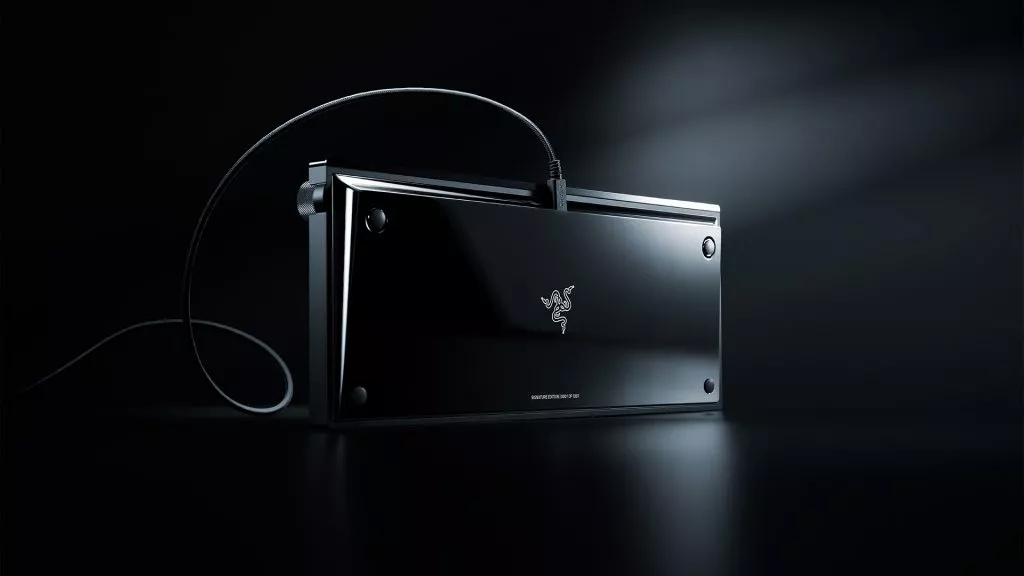 Close-up of the Razer Huntsman Signature Edition aluminum chassis and PVD accents.