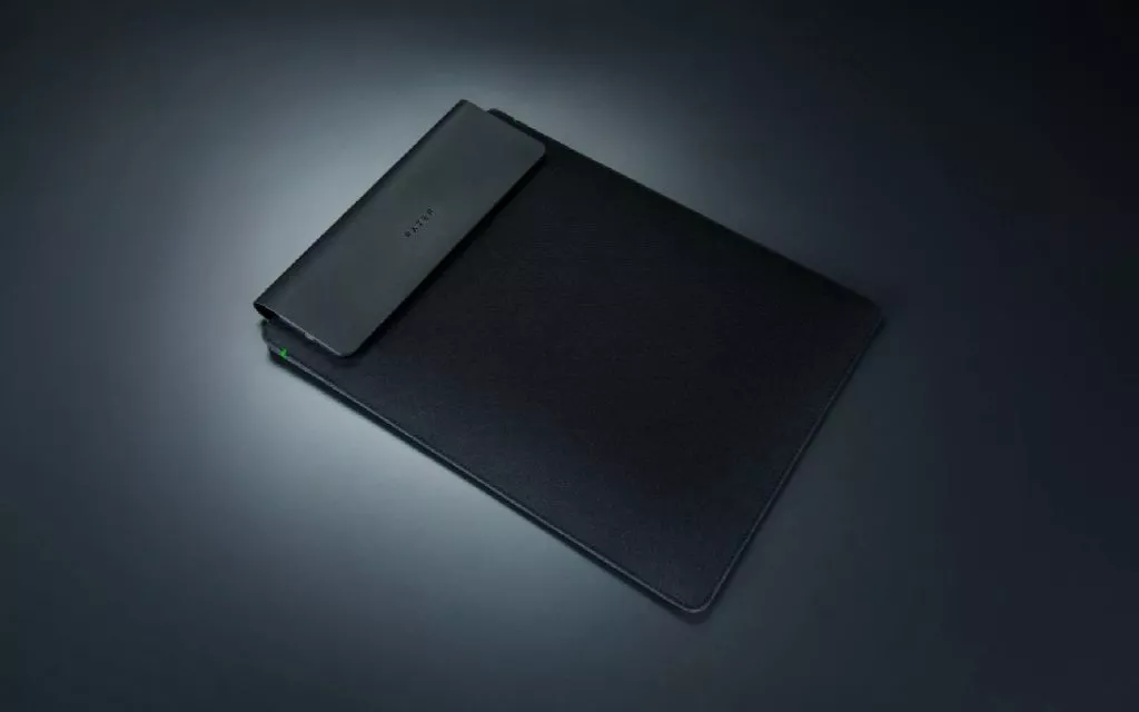 Razer Laptop Sleeve 16" with Wireless Charging for Devices