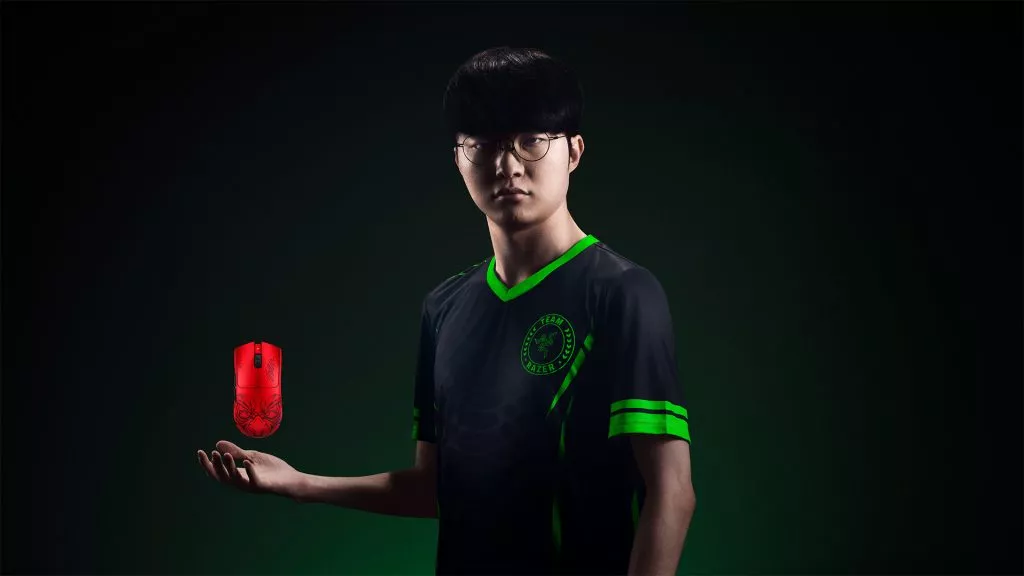 Faker with the Viper V4 Pro Faker Edition