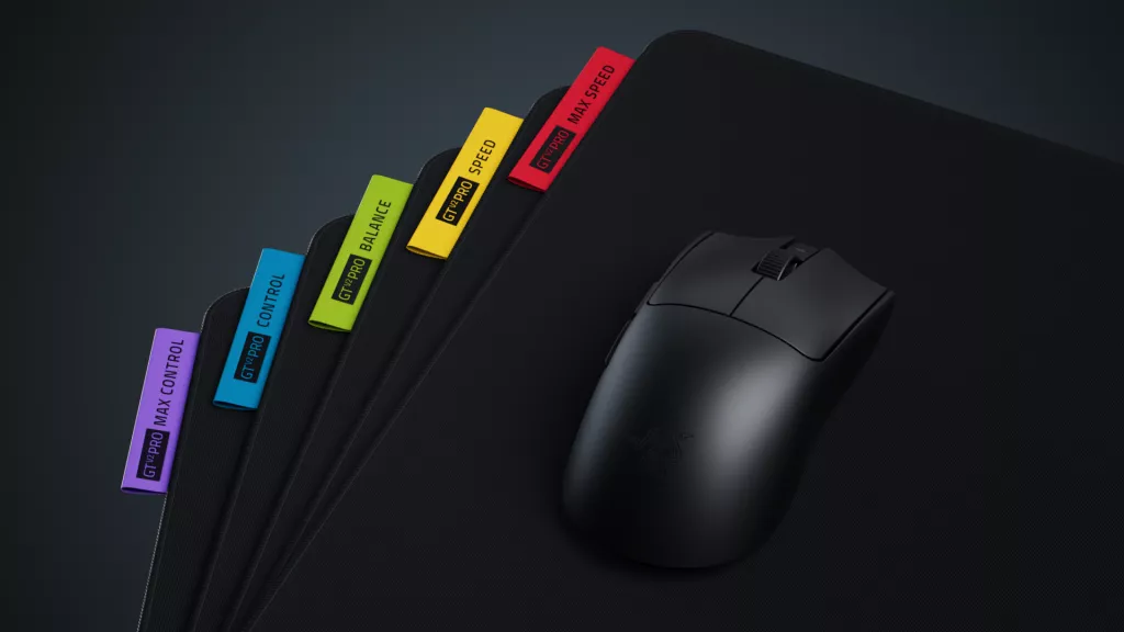 Razer Viper V4 Pro and the Razer Gigantus V2 Pro