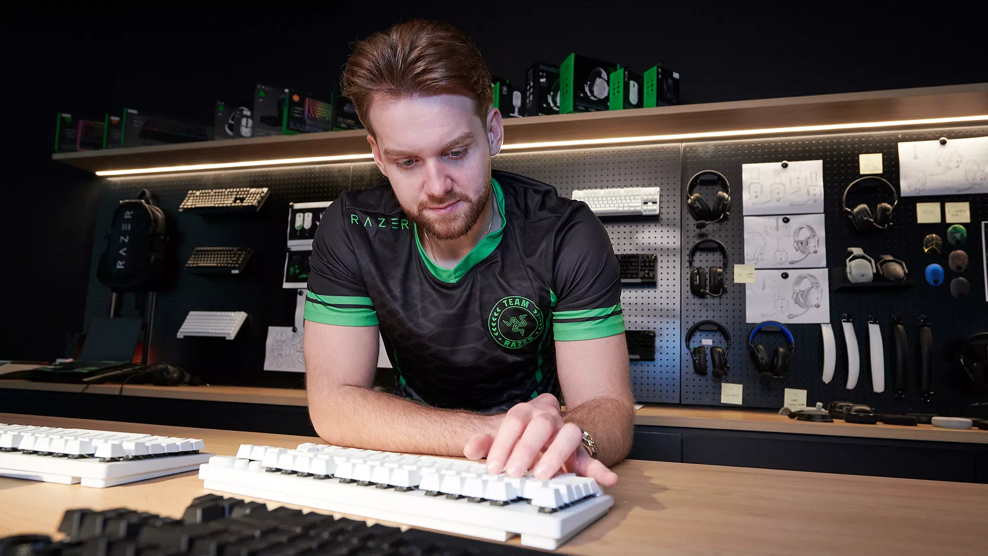 Team Razer athlete NiKo with the Razer Huntsman V3 Pro Tenkeyless 8KHz