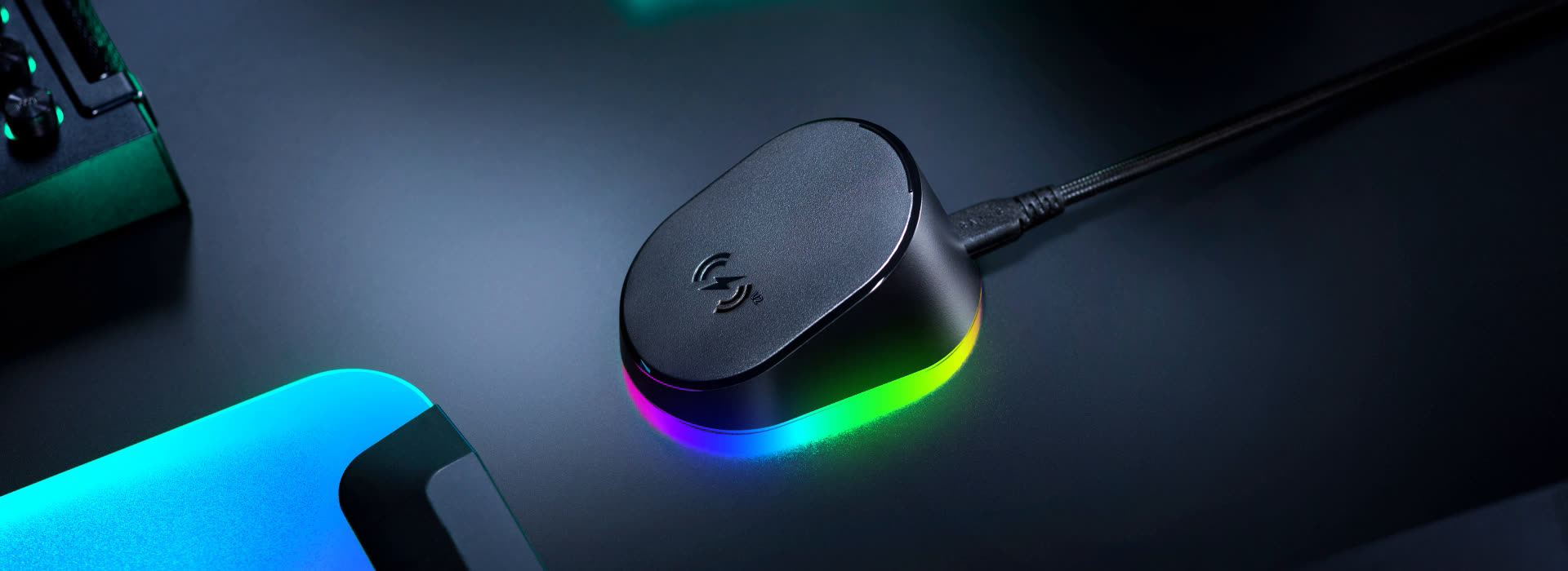 Mouse Dock V2 Pro: ワイヤレスゲーミングマウスドック Gen-2 | Razer 日本