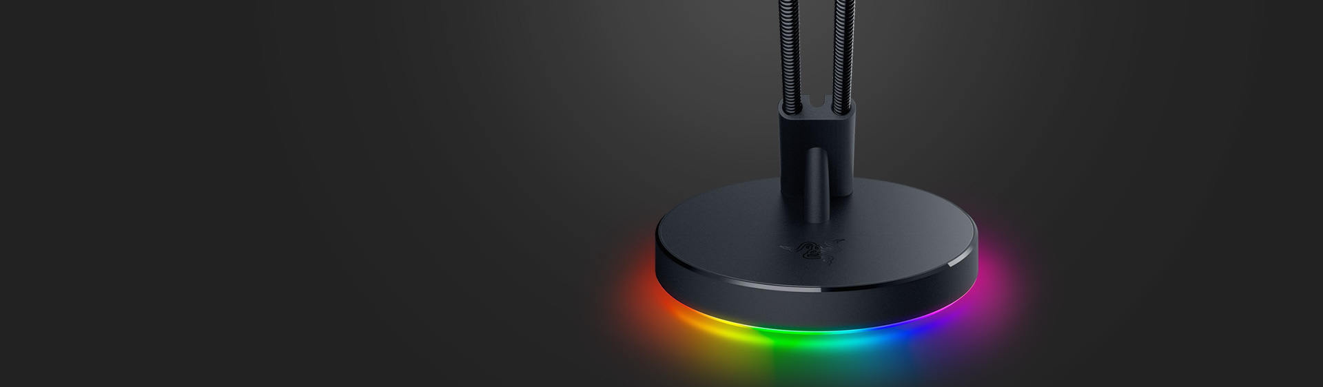 https://assets2.razerzone.com/images/pnx.assets/6bbd3ee6bd7cd3c15a60de96f55f68a3/razer-mouse-bungee-v3-chroma-usp3-desktop.jpg