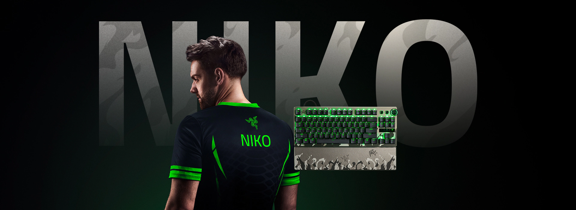 Side Profile of Niko with Huntsman V3 Pro 8Khz keyboard